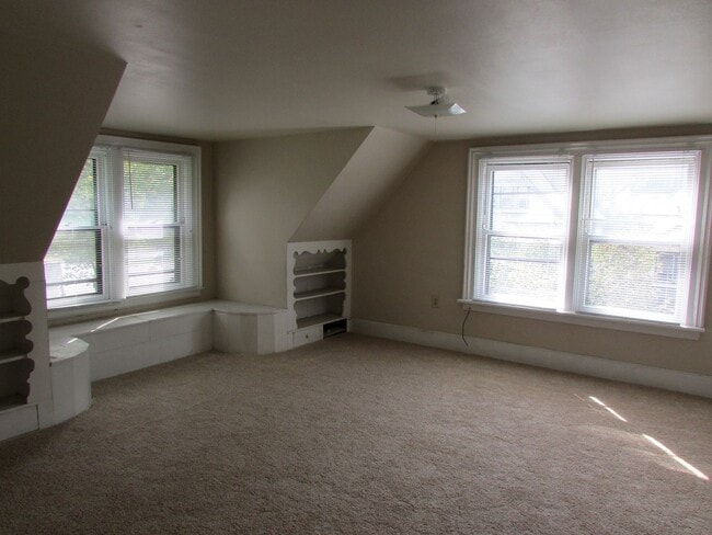 Building Photo - 11 N Franklin St Unit 4