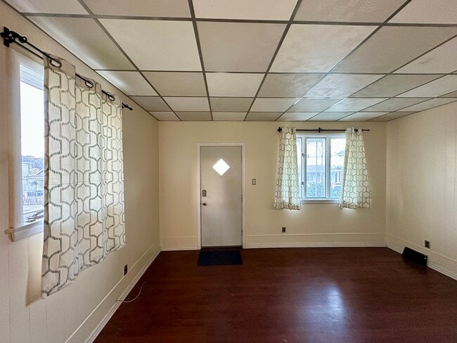 Photo - 105 W Chartes St