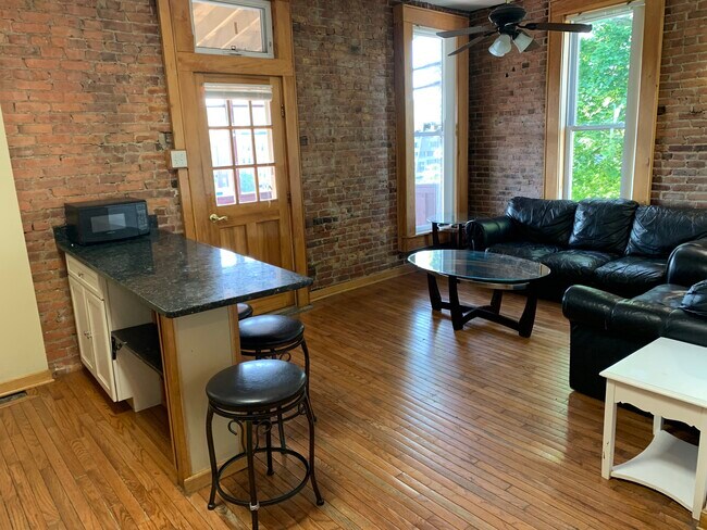 Photo - 138 Front St Unit 3