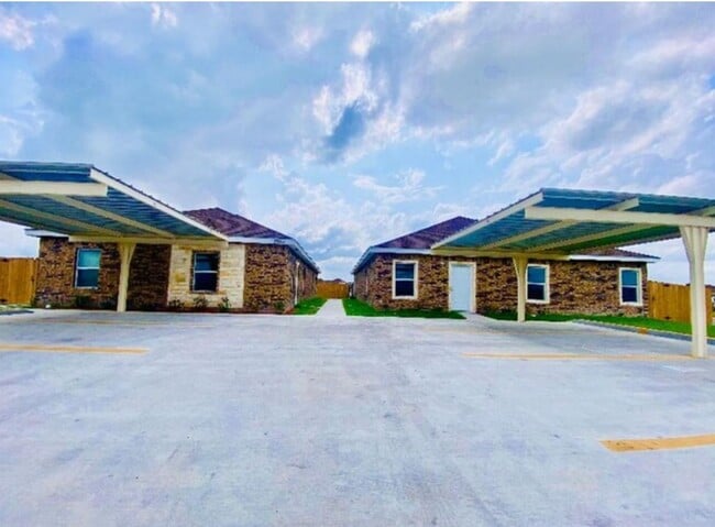 Building Photo - 3303 Aurora Ln Unit B