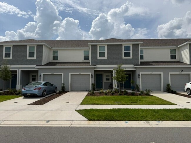 Photo - Modern 3 Bed / 2.5 Bath Townhome – Move-In Ready