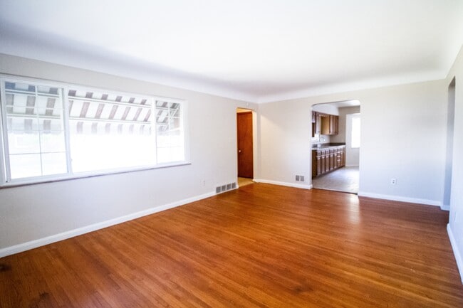 Photo - 3471 Jeannette Ave