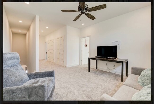 Photo - 853 Edgefield Rd