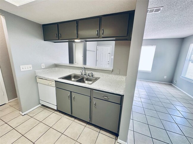 Photo - 5305 Woodland Oaks Ct