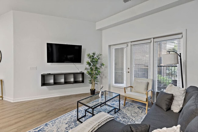 Building Photo - 205 S Kings Dr Rental