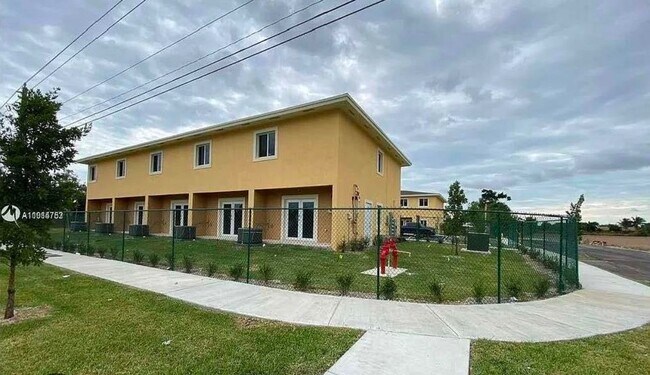 Building Photo - 875 SW 7th St