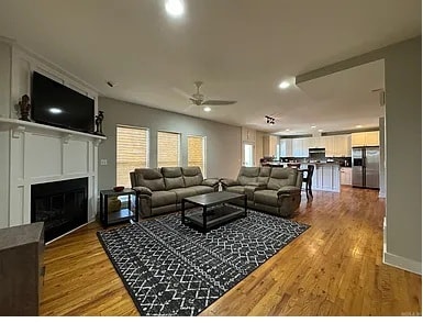living room - 3124 Kavanaugh Blvd Unit B