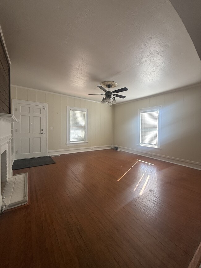 Photo - 303 W Parrish Dr