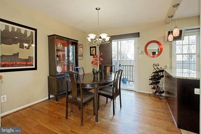 Photo - 5 S Floyd St