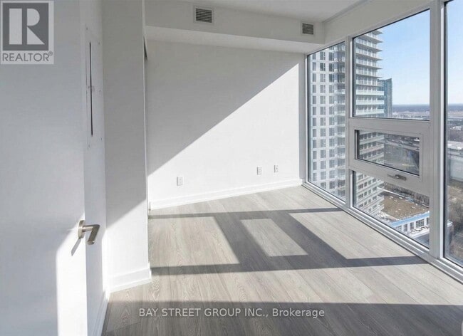 Photo - 19 Western Battery Rd Unité 2207