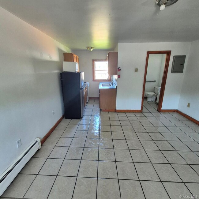 2071 Ulster Ave Unit 4