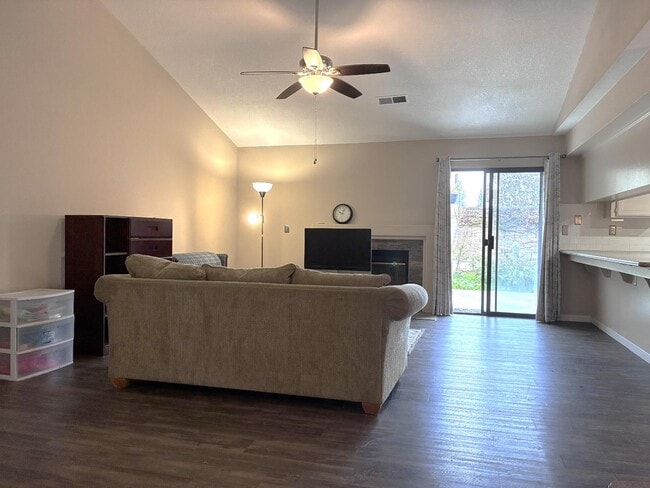 Photo - 1430 Fir Ave