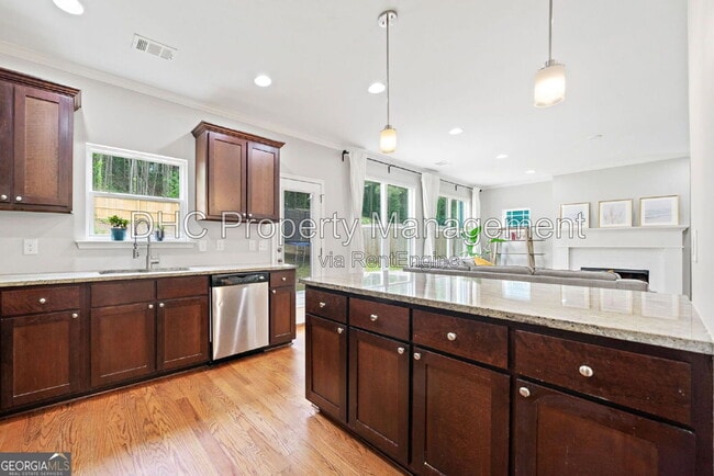 Photo - 1765 Stoney Creek Dr SE