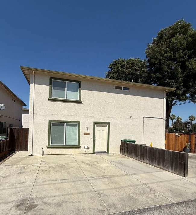 Building Photo - 253-255 F St Unit 255 F St. #B Rental