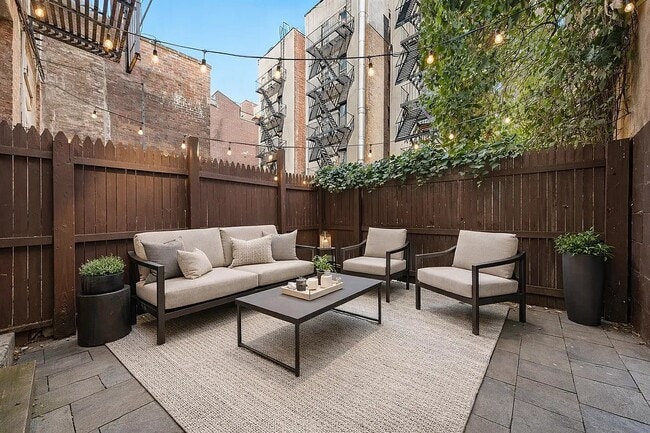 Photo - 321 W 16th St Unidad 1W