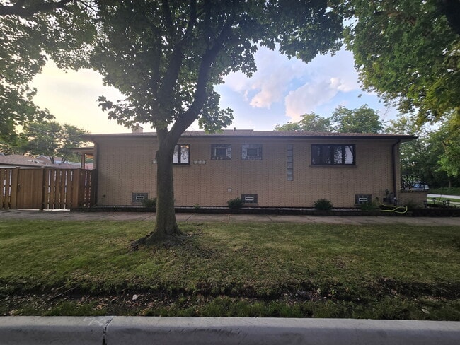 Photo - 5300 N Mason Ave