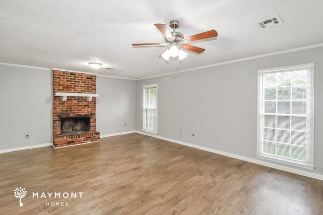 Photo - 665 Burlington Dr