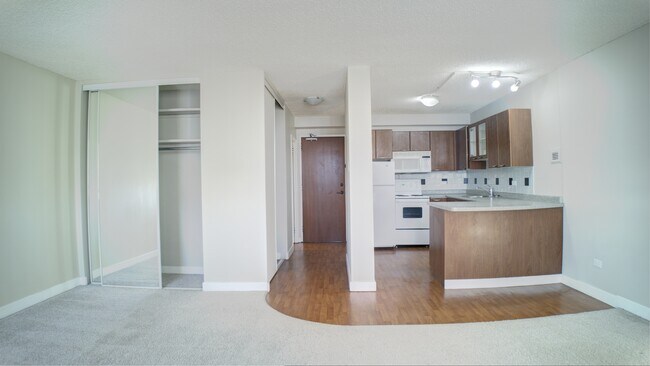 Photo - 11147 Whyte Ave NW Unité 1107