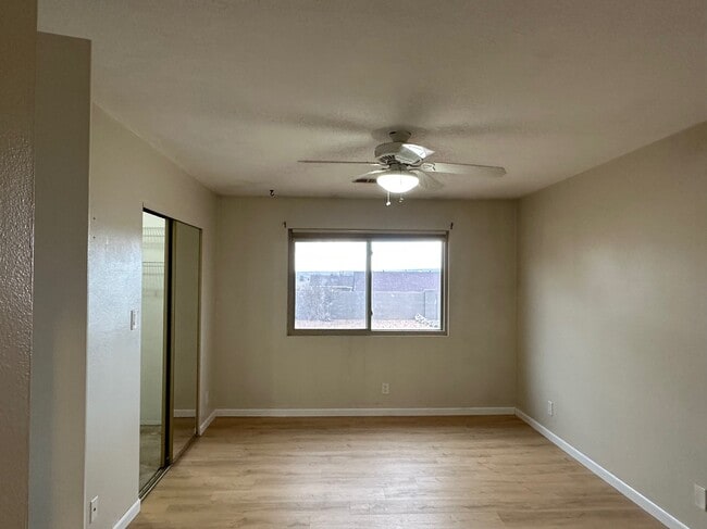 dormitorio principal - 2598 Withington Peak Dr NE