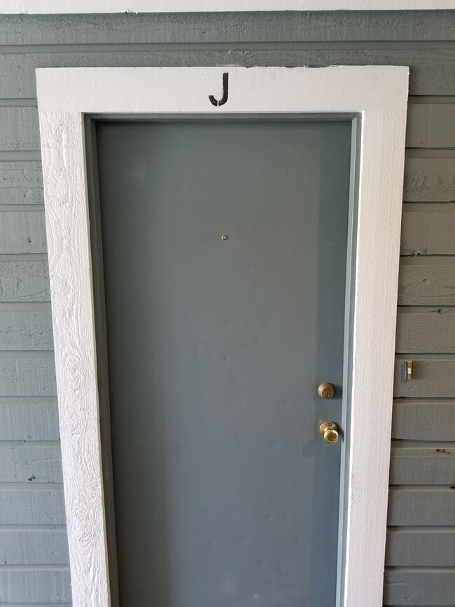 Photo - Spacious 4bd/2ba Apartment at Hunters Ridg...