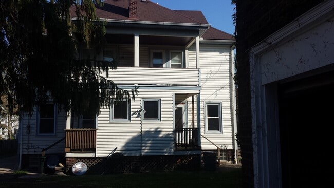 Back of House - 2656 Hampshire Road