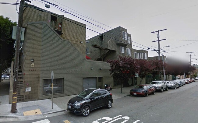 Building Photo - 1227 Hampshire St