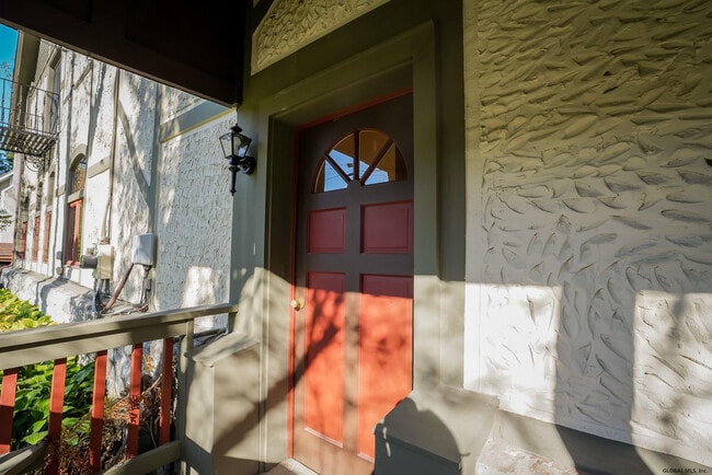 Photo - 10 Carriage House Ln