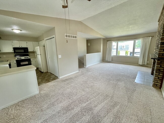 Photo - 105 Colony Dr