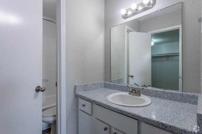 1 BR, 1 BA - 630 SF