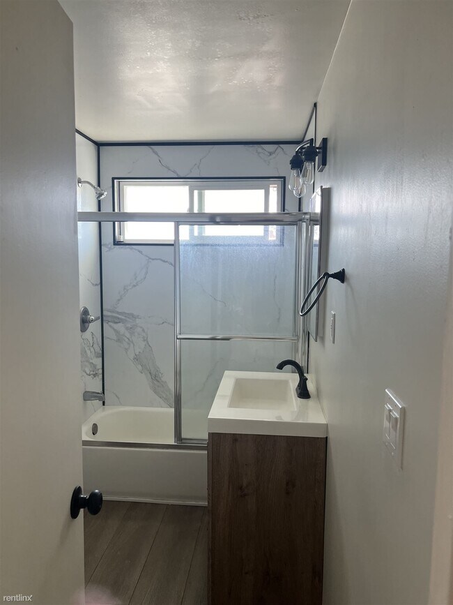 Photo - 2 br, 1 bath 4plex - 622 Pine Avenue 624