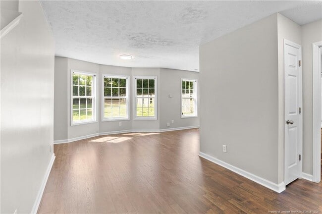Photo - 124 Hosta Dr