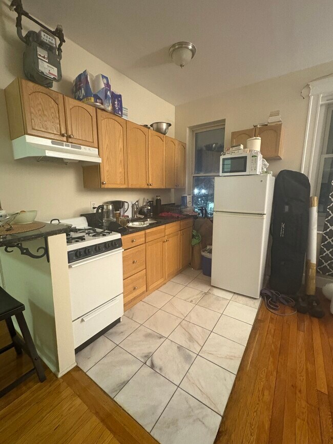 Building Photo - 65 Kilmarnock St Rental