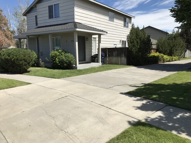 Building Photo - t1330 Unit 1330