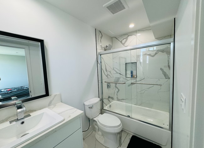 Photo - 1301 N Kingsley Dr Unit 1