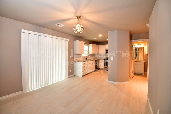 Photo - 512 S Haynie St