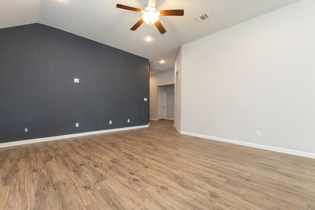 Photo - 7703 Kings Spring