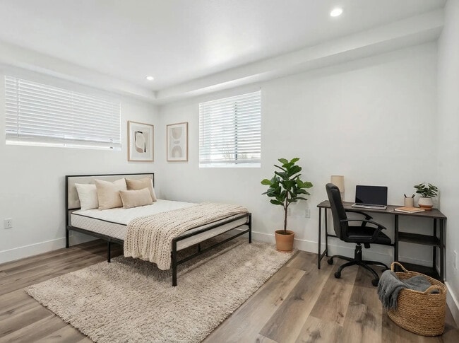 Building Photo - 1419 W 35th St Unit Private Room at 1419 W 35th St