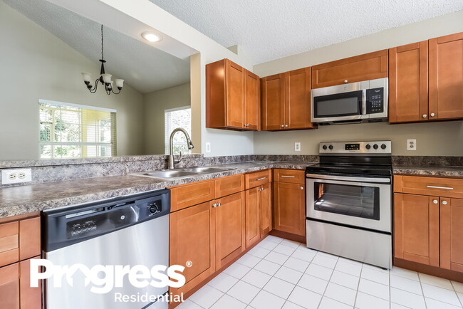 Photo - 637 Silver Birch Pl