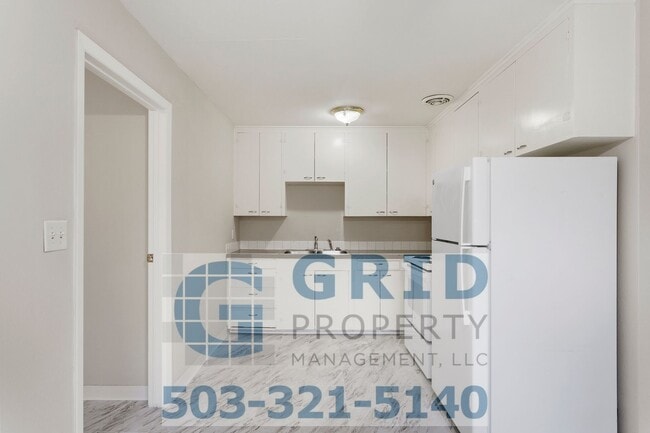 Photo - 3 Bedroom Home - Large Corner Lot - SE Por...