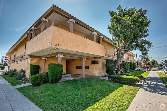 Building Photo - 530 E Arbor Vitae St Rental