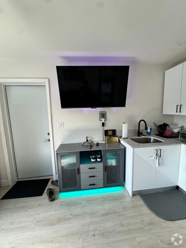 Building Photo - 2161 NW 89th Ter Unit 1 Rental