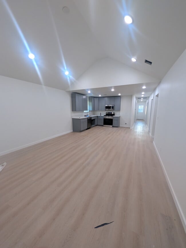 Photo - 202 N Ora St