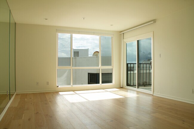 Photo - 565 Esplanade Condo Unit 312