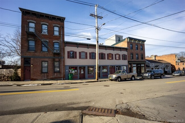 Building Photo - 27 E Main St Unit 6