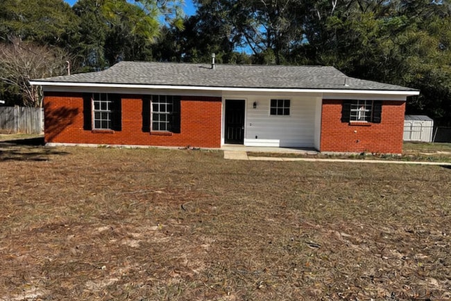 Building Photo - 3/2 Large Backyard, NEWLY renovated Kitchen & Baths