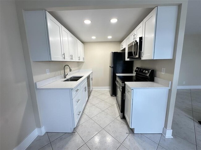 Photo - 3032 Exeter Condo Unit 3032
