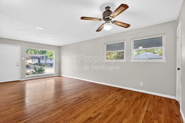 Photo - 710 Tyson Dr