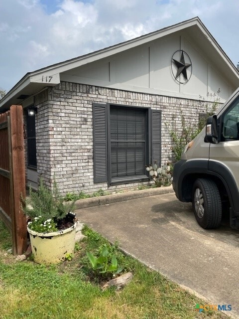 Photo - 117 E Crockett St