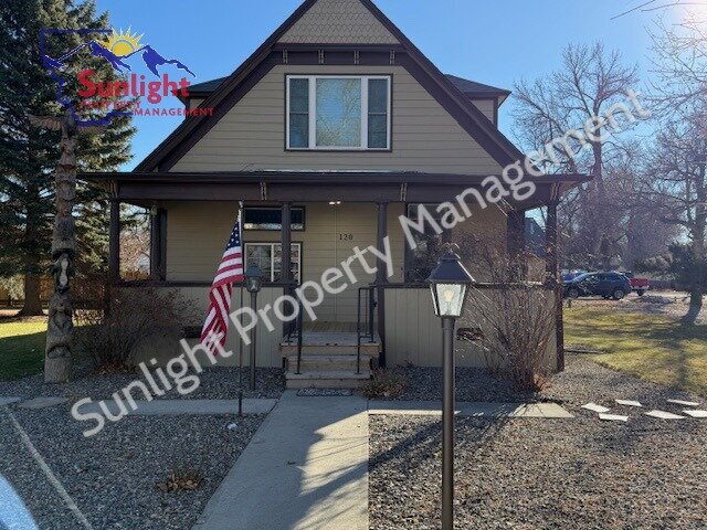 Building Photo - "Charming 3-Bed Joliet Retreat: Spacious 1750 Sq Ft, 2 Bath Home with Hardwood Elegance & Cozy Fi...