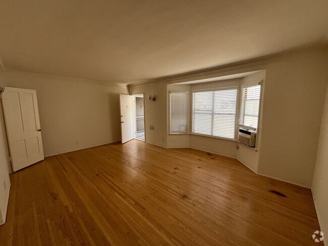 Building Photo - 820 N Edinburgh Ave Rental